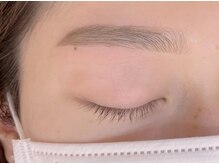 ビューステージ アイブロウサロン 金山/自然な太さの平行眉