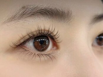 フォワサロン 大久保店(foi salon)の写真/【ボリュームラッシュ＋キープ美容液】華やかな目元に仕上げ、メイクの時短にも◎嬉しいつけ放題コースも◎