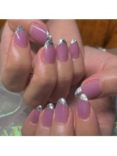 爪を一番美しく魅せる、究極のシンプル「王道フレンチスタイル」