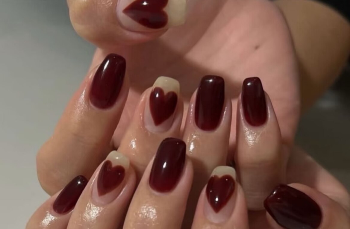 2026年冬トレンド】ボルドー ハートのネイルデザイン集｜人気順｜5