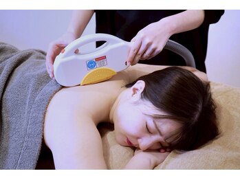 アートシェリモ(ART CHERIMO)の写真/脱毛するならこの時期がオススメ！脱毛初心者の方でも安心の都度払い制サロン♪無理な勧誘はございません◎