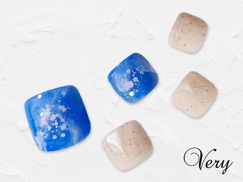 涼しげなデザインネイル