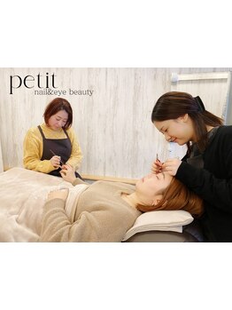 ネイル・アイメニューの同時施術が可能