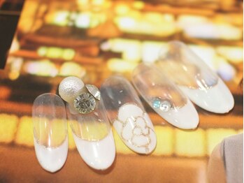 ネイルサロン ティディ(TIDY)/カメリア風ホワイトNAIL