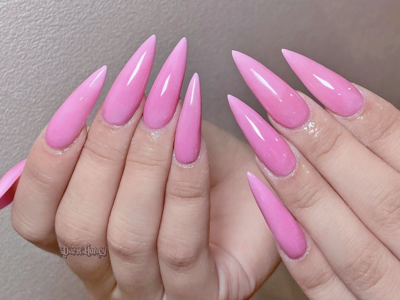 2026年春トレンド】ネオンピンクのネイルデザイン集｜人気順｜3ページ