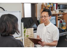 プロビス整体研究会の雰囲気（お客様のお悩み・不調の原因を丁寧に説明♪）