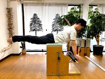 ライフ ピラティス スタジオ(LIFE Pilates Studio)/背骨に『弾力』を取り戻すワーク