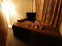 施術ルームも個室でゆったり寛いで頂けます。
