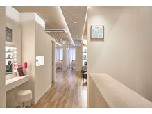 KTYフェイスジム 名古屋栄店(KTY FACE GYM)/ピンク白グレーを基調とした店内