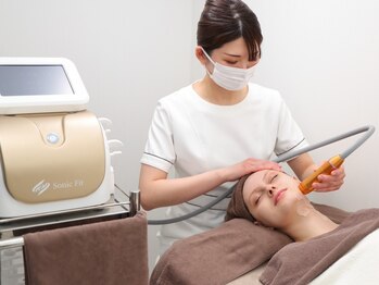リリーオン 福岡店(RILLEE-ON)の写真/予約殺到中の最新リフトアップマシン"Sonic Fit"★痛み,ダウンタイムほぼなし◎ナチュラルなエイジングケア