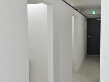 マユカ 福岡薬院店(Mayuka)/個室で仕切られています