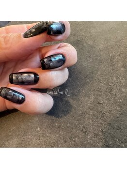 アール(R)/インク囲みネイル