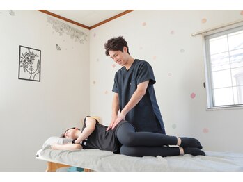 整体院カラダらくにの写真/長く続く腰痛の方は要チェック！腰・骨盤・股関節の深い筋肉を調整して改善を目指します！猫背改善にも◎