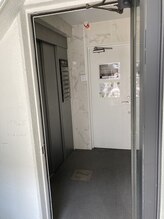 アジアンリフレ/入口を進みエレベーター発見