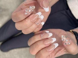 ビジューホワイトフレンチネイル
