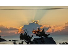 シエスタ 恩納希望ヶ丘店(siesta)の雰囲気（店内から見える景色です。癒しの時間をお過ごしいただけます。）