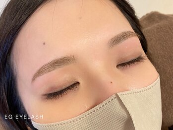 イージーアイラッシュ(EG EYELASH)の写真/骨格に合わせた黄金比の眉毛スタイリングで自宅でも簡単に眉毛を整えられる【ナチュラル美眉】へ！！