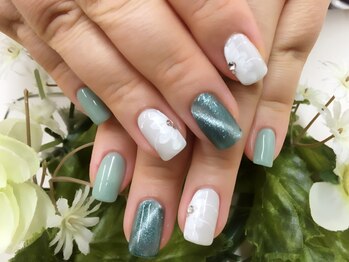 プルミエ ネイル(Premier Nail)/手描きフラワー☆青みグリーン