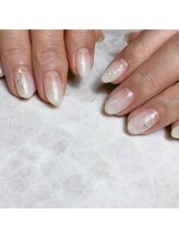 エムネイル(emu.nail)/白ラメグラデーション