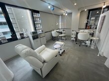 ヴィコ 名古屋栄(vico)の雰囲気（清潔感ある白を基調とした店内です栄/丸の内/眉毛/ネイル/フット）