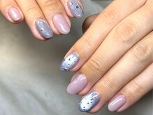 大人の抜け感バブルネイル