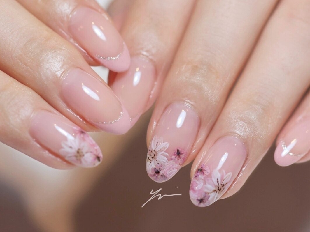 2026年冬トレンド】フラワーフレンチのネイルデザイン集｜人気順