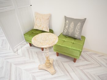 ルピナス(Lupinus)/緑を基調とした待ち合いスペース