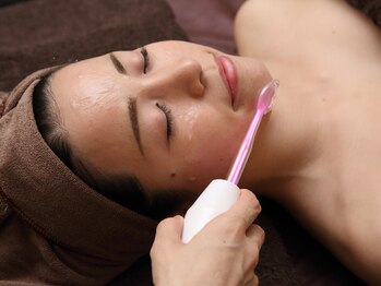 トリプルサンショップ 大阪店/高周波オゾンで毛穴詰まり対策