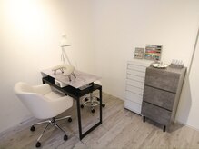 リアンアンドミー(Lien&me)の雰囲気（ネイル施術部屋・リクライニングチェアー有り）