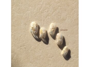 シルニー リム(Silny rim)/アシンメトリーニュアンスネイル