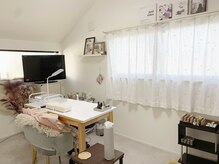 ピルヴ ネイル(Pilv nail)の雰囲気（白をベースとしたお部屋になっております。）