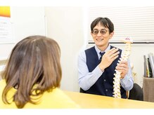 カウンセリングルームで丁寧な解説を心掛けています。