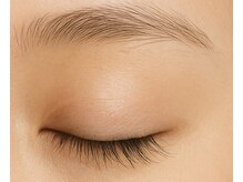 日本製も含む何種類かのグルー。カラーエクステもご用意してます