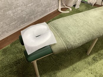 椎名亮 整体院/まつげパーマをつぶさない枕使用