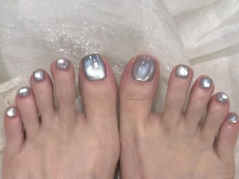 ルネネイル(Lune nail)の写真/【フットバス・角質ケア付き♪フットネイル導入】シンプル～トレンド定額デザインで足先から気分が上がる！