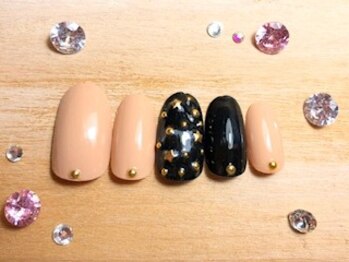 ネスト(Nest)/スタッズネイル