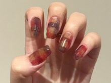 質感で魅せる、ニット素材の上質チェック。