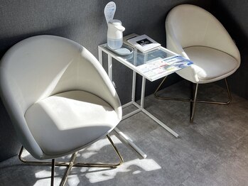 バタフライ 東戸塚店/待ち合い席