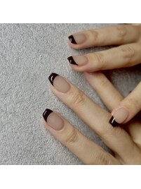 ブラウンフレンチネイル