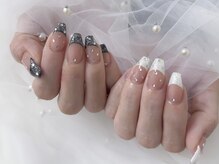ユーニーネイル(Yoonie Nail)/色違いフレンチネイル