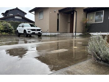 ロクシー 金沢/ロクシー金沢駐車場、広々3台