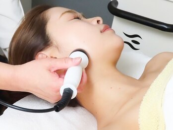 シュシュ(Chouchou)の写真/高周波温熱(ラジオ波)で温め解し巡りUP!! 話題の【ハイパーナイフ】でキュッと引き上げ小顔ケア♪