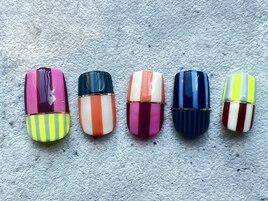 カラフルボーダーネイル