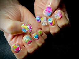 カラフル個性派ネイル