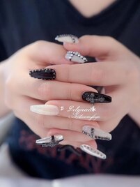 キラキラ輝くモノトーンゴシック