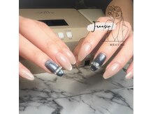 フリージア(Freesia)の雰囲気（上品なマグネットネイル）