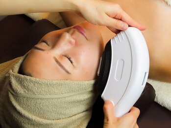 シミ・しわ・毛穴改善サロン PONO荻窪《毛穴/ハーブピーリング/シミ改善/LAESSE》の写真/最新型・光フェイシャルでシミを徹底ケア!気になる箇所に集中アプローチ★お得なクーポンもご用意あり◎