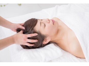 ナチュラルガーデン なんばシティー店(Natural Garden)の写真/【部分アロマ（上半身）35分+ドライヘッドスパ15分】で眼精疲労からくる上半身のお疲れもスッキリ♪