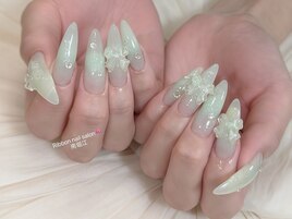 淡いグリーンX透明感あるネイル