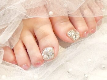ビビネイル(BIBI Nail)の写真/【船橋駅徒歩3分】人気のトレンドサロンで足元まで抜かりなくオシャレに♪角質ケアとのSETもおすすめ☆